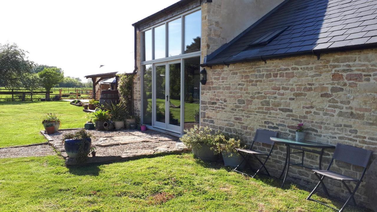 The Byre North End Farm Bed and Breakfast Ashton Keynes Eksteriør billede