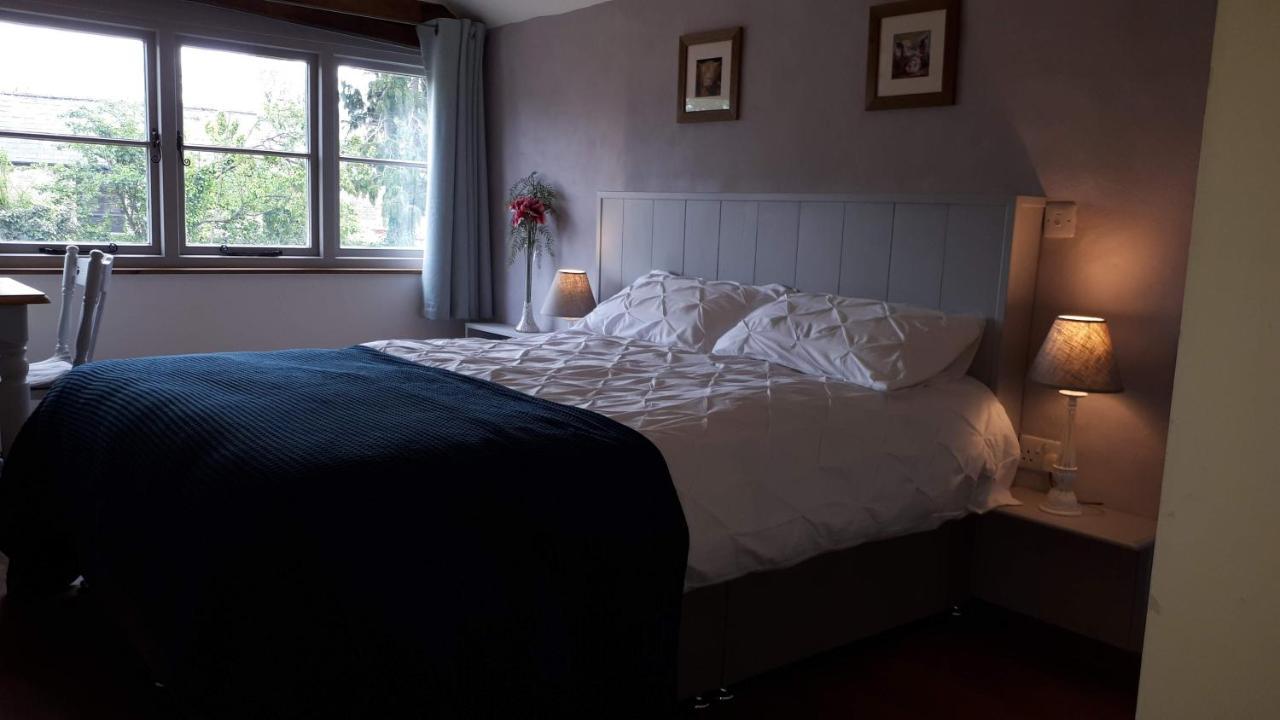The Byre North End Farm Bed and Breakfast Ashton Keynes Eksteriør billede