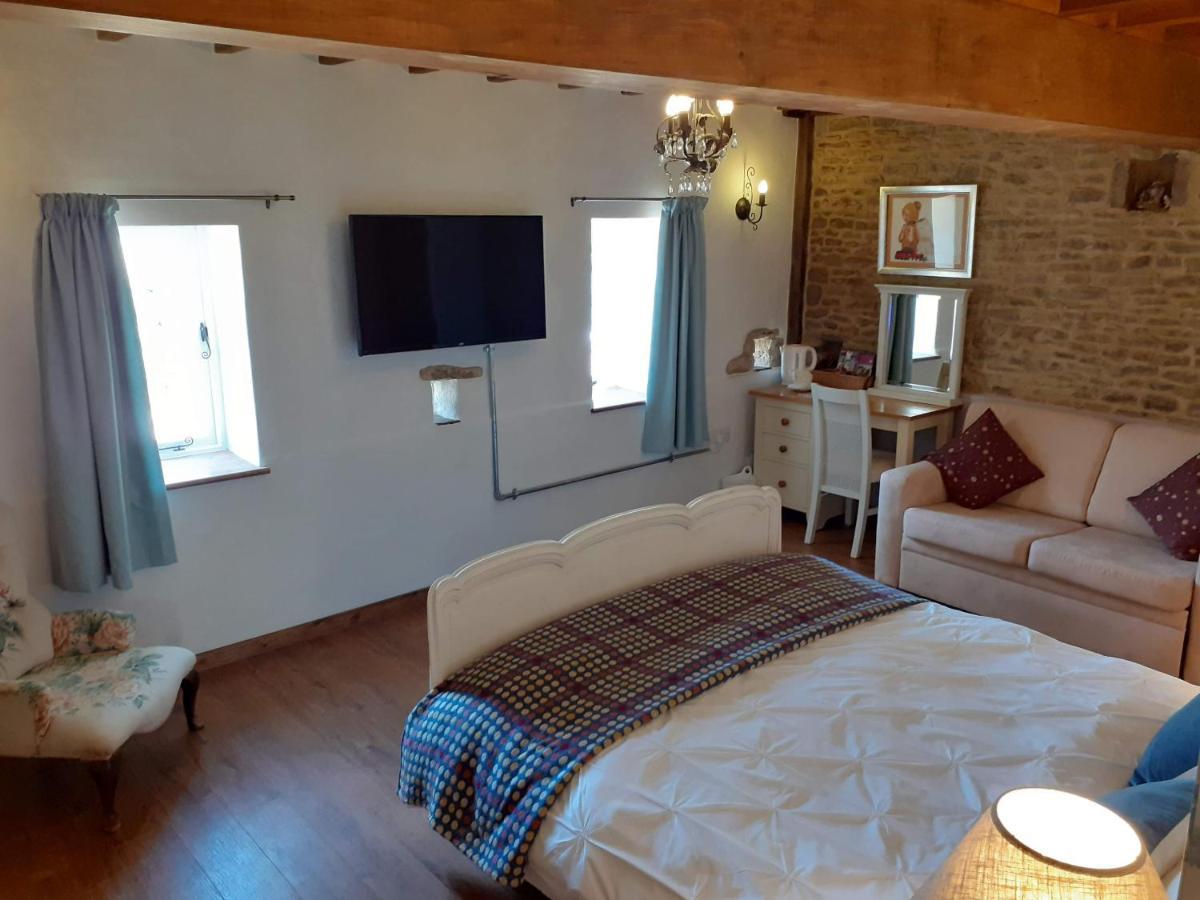 The Byre North End Farm Bed and Breakfast Ashton Keynes Eksteriør billede