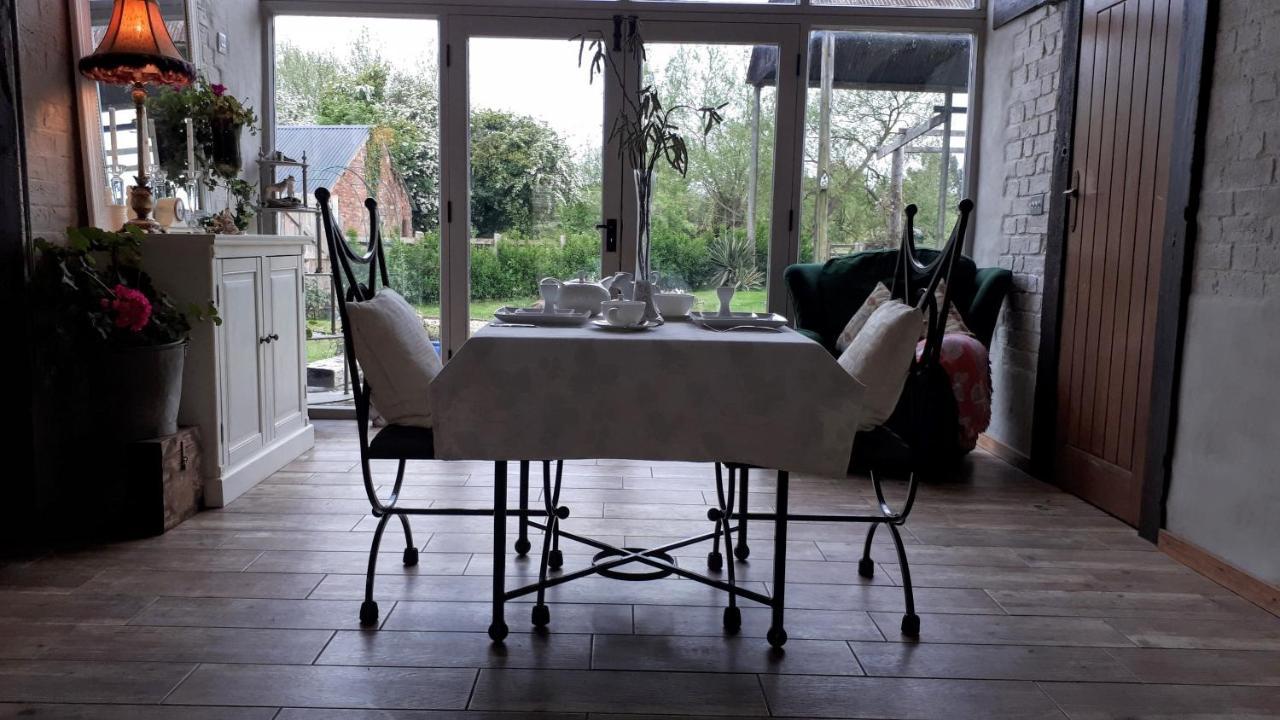The Byre North End Farm Bed and Breakfast Ashton Keynes Eksteriør billede